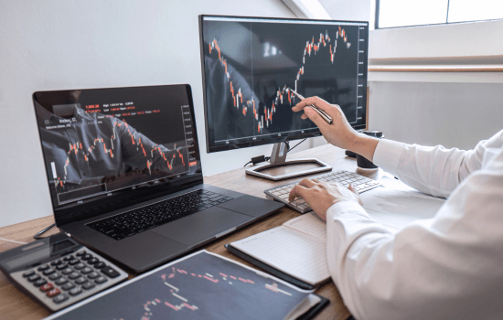 Williams %R-Indikator: Definition, Funktionsweise und Handelsstrategien
